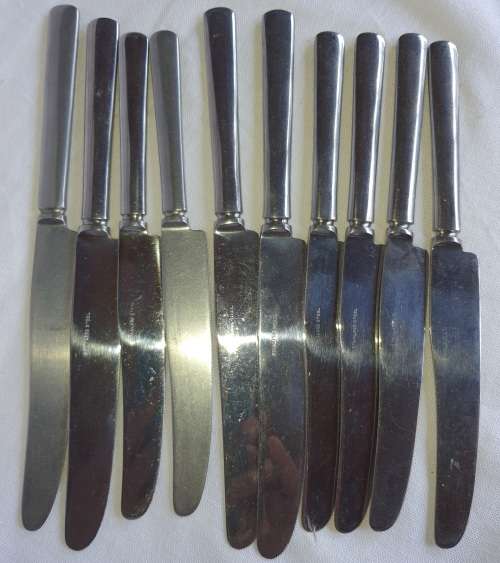 A VINTAGE JOBLOT STAINLESS STEEL KNIVES SOLD AS IS