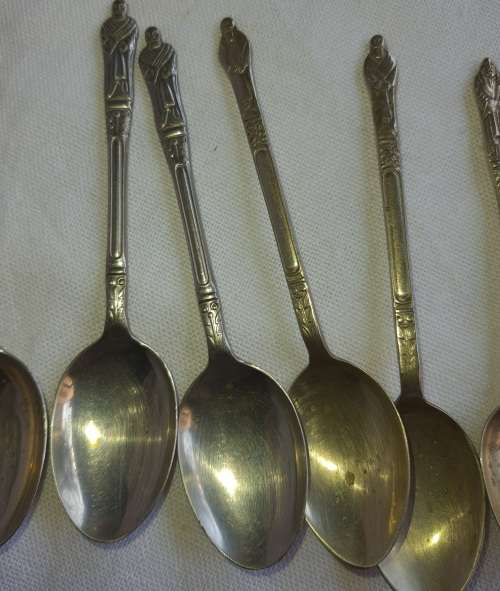 A JOBLOT ANTIQUE CUTLERY MADE IN ENGLAND EPNS SOLD AS IS