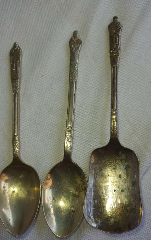 A JOBLOT ANTIQUE CUTLERY MADE IN ENGLAND EPNS SOLD AS IS