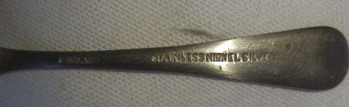 A JOBLOT VINTAGE STAINLESS NICKLE SILVER DESERT FORKS SOLD AS IS