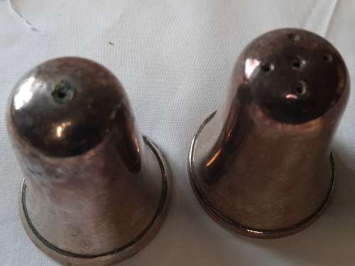 ASET OF VINTAGE SALT AND PEPER SHAKERS SILVER PLATED SOLD AS IS