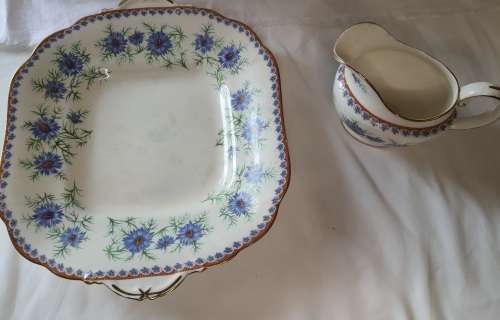 AN ANTIQUE CIRCA 1934 AINSLEY BONE CHINA ENGLAND SERVING TRAY AND A CREAMER
