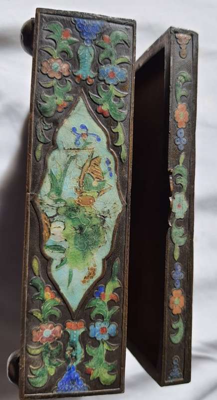 A VINTAGE JEWELRY BOX COPPER CASED