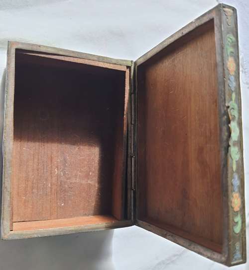 A VINTAGE JEWELRY BOX COPPER CASED