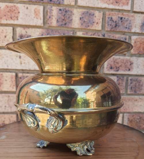 A VINTAGE ROMAN STYLE POT PLANTER OR VASE
