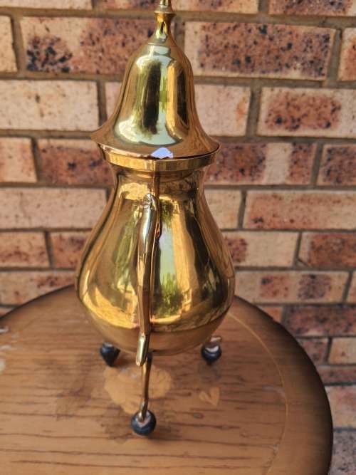 A VINTAGE ART DECOR BRASS URN