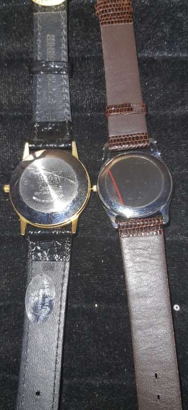 2 VINTAGE QUARTZ WATCHES SOLD AS IS NOT TESTED