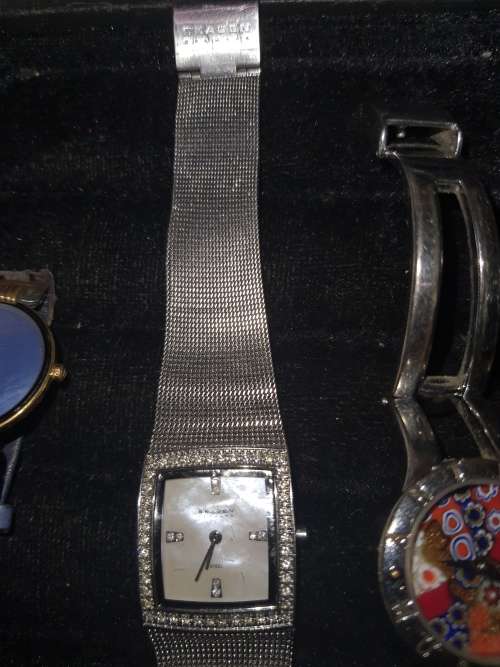 A COLLECTION OF VINTAGE LADIES WATCHES SOLD AS IS NOT TESTED