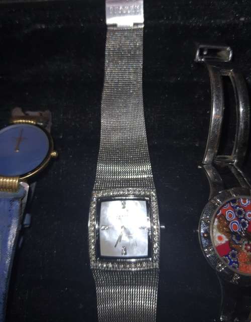 A COLLECTION OF VINTAGE LADIES WATCHES SOLD AS IS NOT TESTED