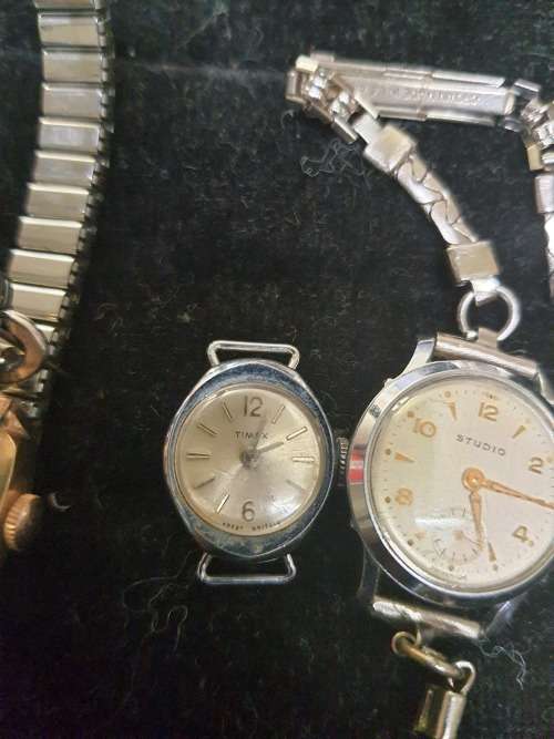 A COLLECTION OF VINTAGE AND ANTIQUE WOMANS WATCHES SOLD AS IS NOT TESTED [ E1]