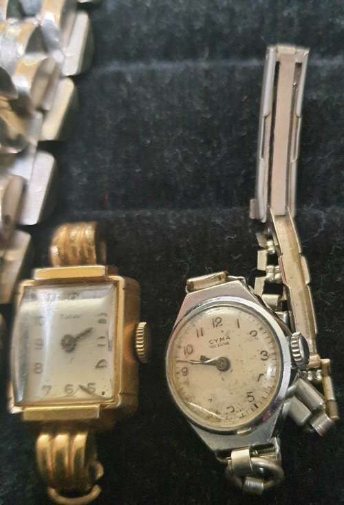 A COLLECTION OF VINTAGE AND ANTIQUE WOMANS WATCHES SOLD AS IS NOT TESTED [ E1]
