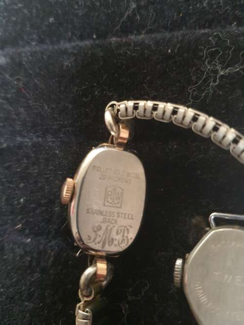 A COLLECTION OF VINTAGE AND ANTIQUE WOMANS WATCHES SOLD AS IS NOT TESTED [ E1]