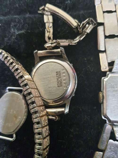 A COLLECTION OF VINTAGE AND ANTIQUE WOMANS WATCHES SOLD AS IS NOT TESTED [ E1]
