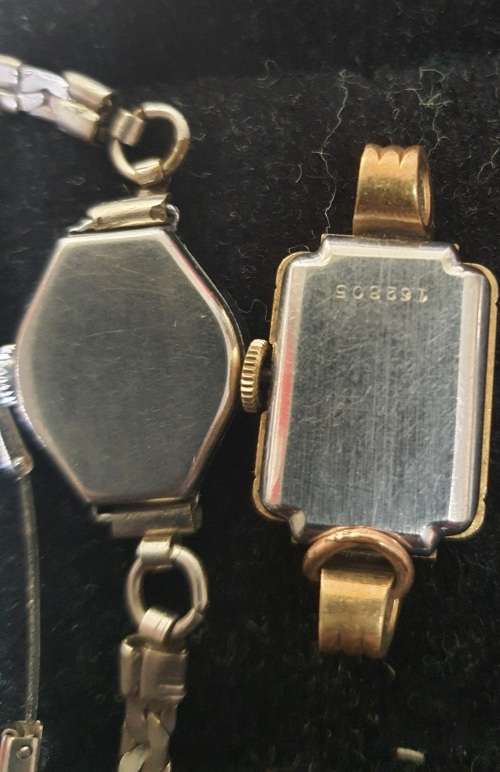 A COLLECTION OF VINTAGE AND ANTIQUE WOMANS WATCHES SOLD AS IS NOT TESTED [ E1]