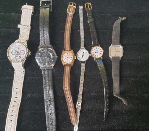 A HIGHLY COLLECTABLE COLLECTION OF VINTAGE WATCHES FOR WOMAN SOLD AS IS NOT TESTED
