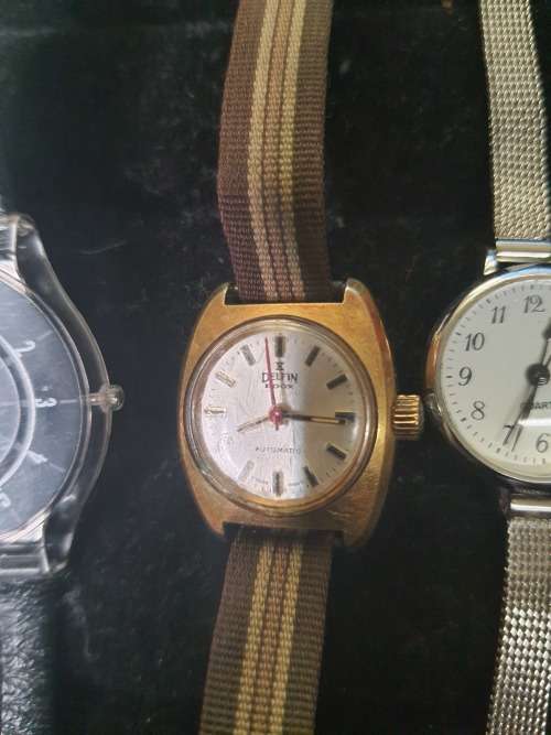 A HIGHLY COLLECTABLE COLLECTION OF VINTAGE WATCHES FOR WOMAN SOLD AS IS NOT TESTED