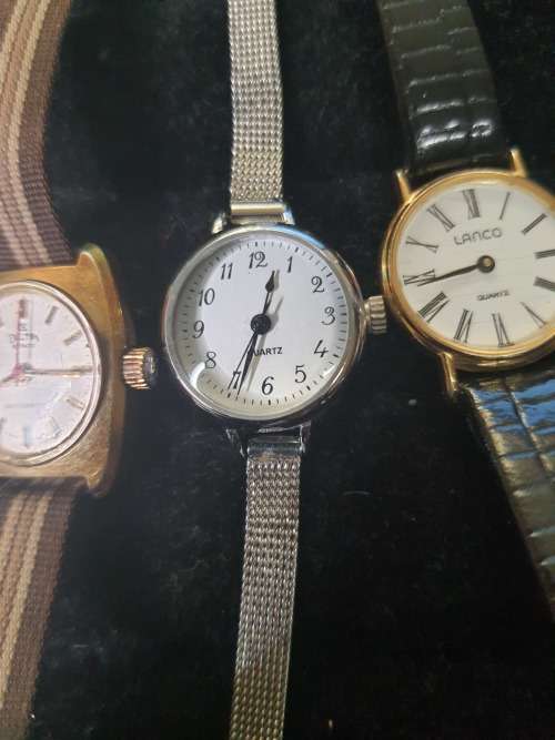 A HIGHLY COLLECTABLE COLLECTION OF VINTAGE WATCHES FOR WOMAN SOLD AS IS NOT TESTED