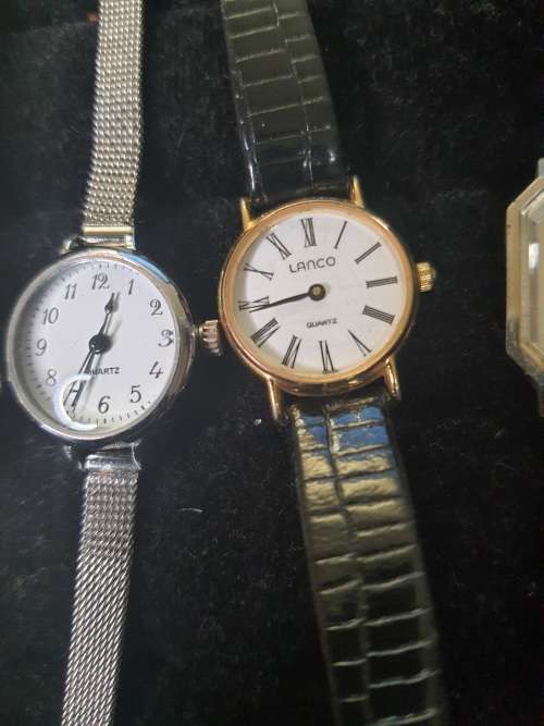 A HIGHLY COLLECTABLE COLLECTION OF VINTAGE WATCHES FOR WOMAN SOLD AS IS NOT TESTED