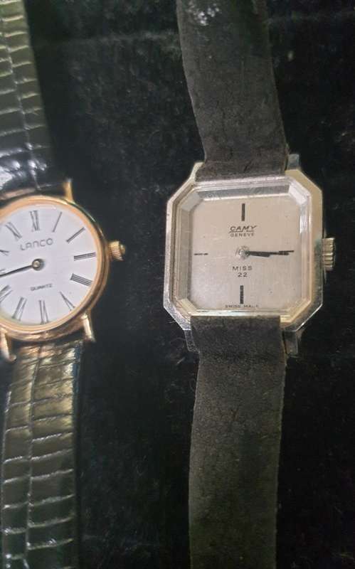 A HIGHLY COLLECTABLE COLLECTION OF VINTAGE WATCHES FOR WOMAN SOLD AS IS NOT TESTED