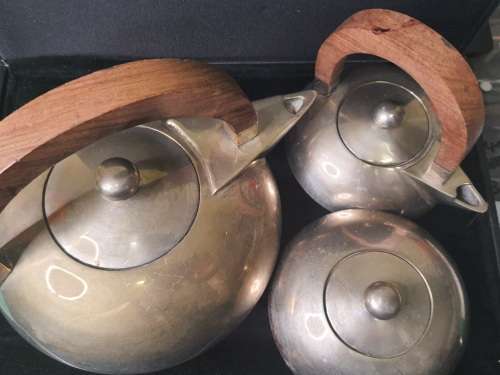 AN ART DECOR VINTAGE TEA SET WITH WOODEN HANDLES