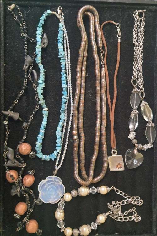 A COLLECTION OF VINTAGE COSTUME NECKLACES SOLD AS IS