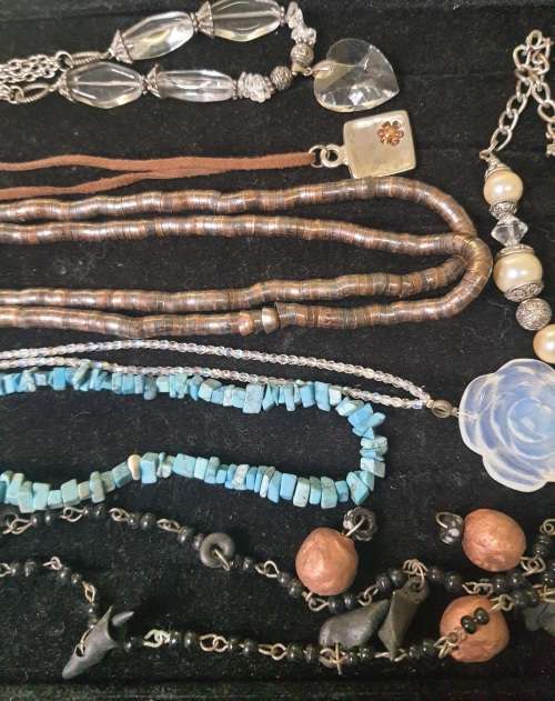 A COLLECTION OF VINTAGE COSTUME NECKLACES SOLD AS IS