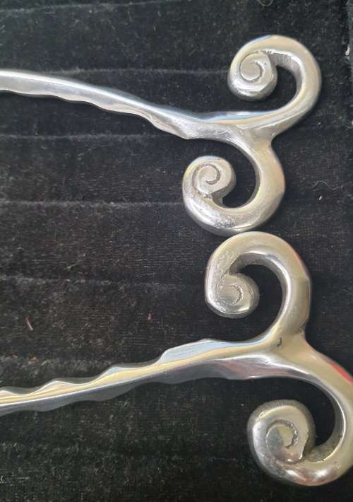 AN ART DECOR CUTTLERY SET SPOON AND LADEL