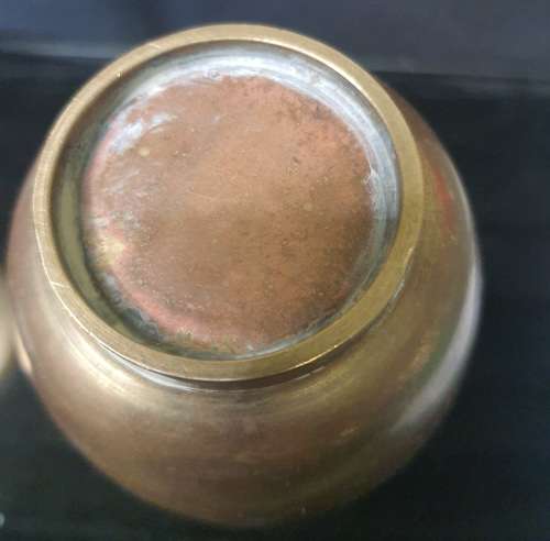 A VINTAGE BRASS WINE INGOT AND A BRASS VASE SOLD AS IS
