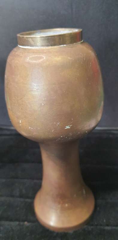 A VINTAGE BRASS WINE INGOT AND A BRASS VASE SOLD AS IS