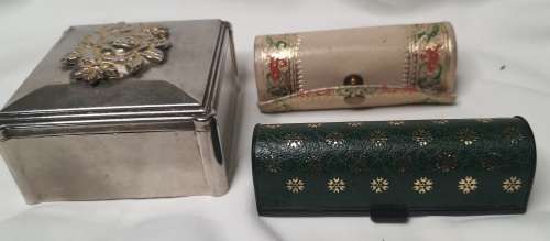 A COLLECTION OF WOMANS LIPS STICK POUCHES AND A SILVER PLATED JEWELRY BOX SOLD AS IS