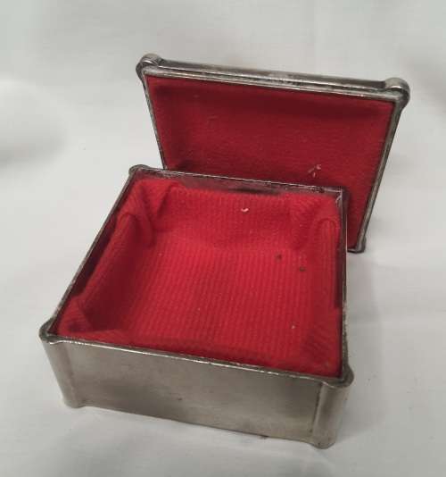 A COLLECTION OF WOMANS LIPS STICK POUCHES AND A SILVER PLATED JEWELRY BOX SOLD AS IS