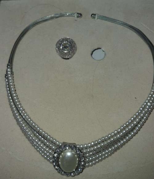 A VINTAGE COSTUME CHOKER NECKLACES WITH SIMULATED PEARLS AND DIAMANTE