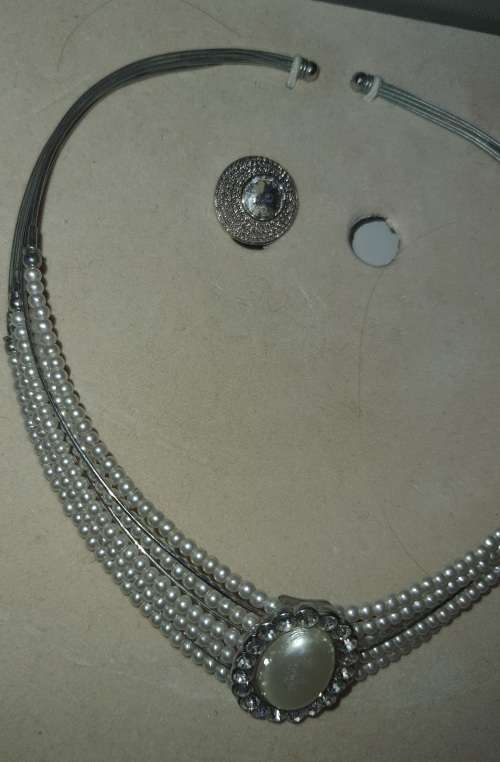 A VINTAGE COSTUME CHOKER NECKLACES WITH SIMULATED PEARLS AND DIAMANTE
