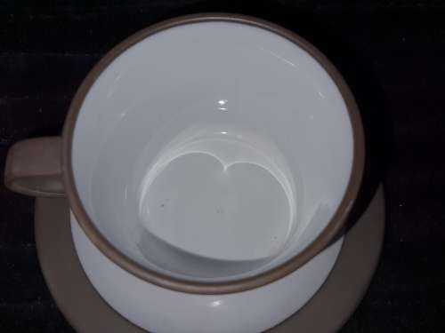 A 1977 QUEENS JUBLEE SET CUP AND SAUCER SOLD AS IS