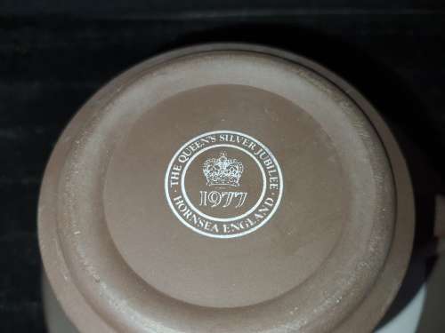 A 1977 QUEENS JUBLEE SET CUP AND SAUCER SOLD AS IS