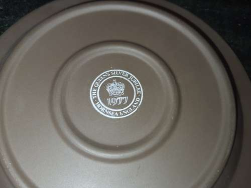 A 1977 QUEENS JUBLEE SET CUP AND SAUCER SOLD AS IS
