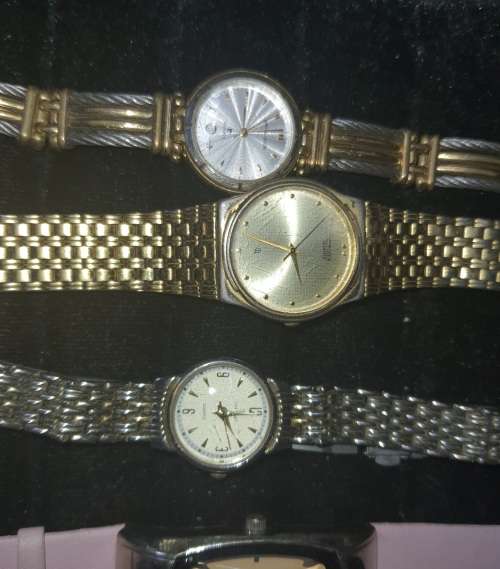 A COLLECTION OF VINTAGE WOMANS DRESS WATCHES SOLD AS IS NOT TESTED