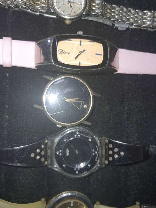 A COLLECTION OF VINTAGE WOMANS DRESS WATCHES SOLD AS IS NOT TESTED