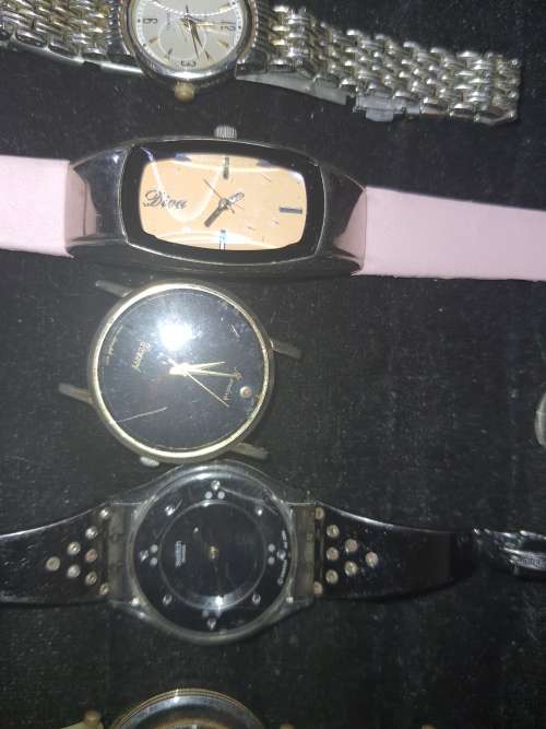A COLLECTION OF VINTAGE WOMANS DRESS WATCHES SOLD AS IS NOT TESTED