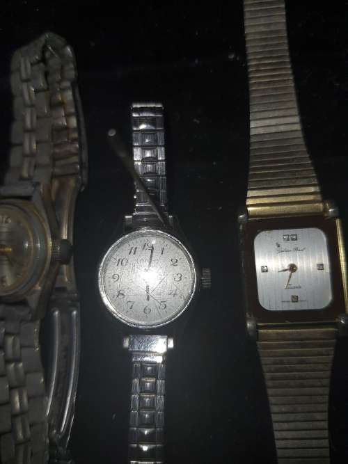 A VINTAGE JOBLOT LADIES WATCHES SOLD AS IS NOT TESTED
