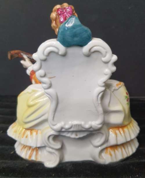THE LEONARDO COLLECTION FINE PORCELAIN VICTORIAN LADY PLAYING THE MENDOLIN