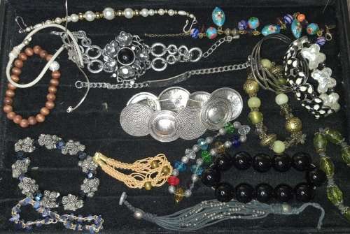 AN EXCEPTIONAL COLLECTION OF VINTAGE BRACELETS SOLD AS IS