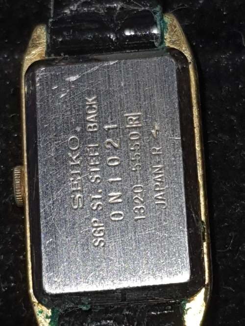 A JOBLOT VINTAGE WOMANS WATCHES SOLD AS IS NOT TESTED