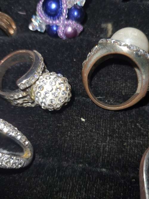 A VINTAGE COLLECTION JOBLOT DRESS RINGS SOME WITH GEMS STONE