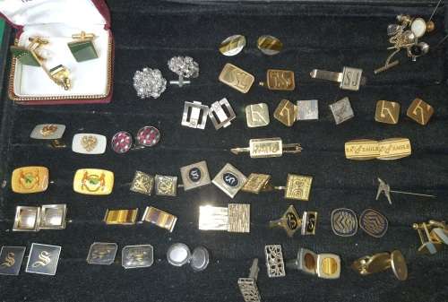 A GENTLEMENS COLLECTION OF EXCEPTIONAL VINTAGE CUFFLINKS
