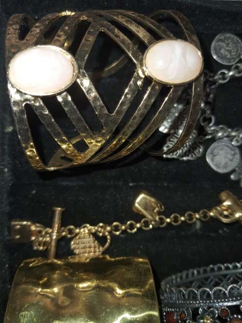 A COLLECTION OF VINTAGE BANGLES AND BRACELETS SOLD AS IS