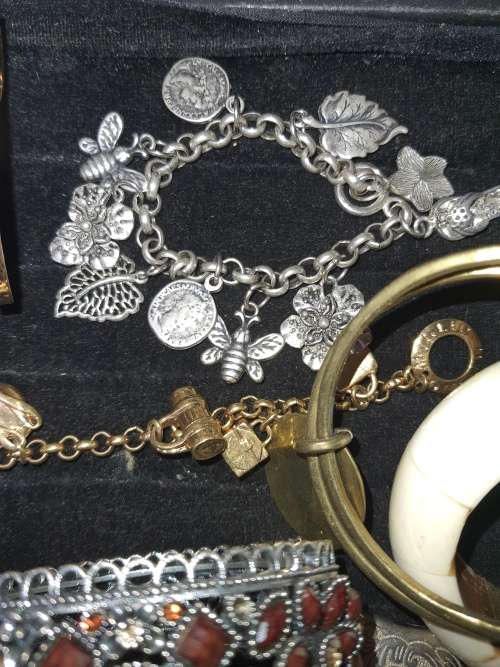A COLLECTION OF VINTAGE BANGLES AND BRACELETS SOLD AS IS