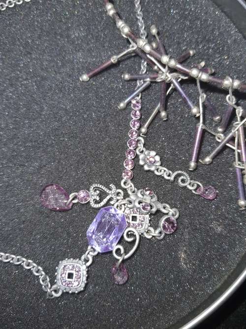 A VINTAGE CLASSIC JOBLOT SILVERPLATED AND SILVERTONE COSTUME NECKACES