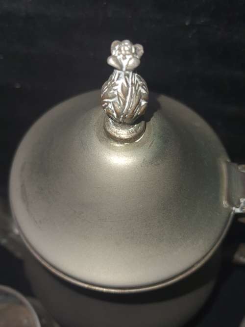 A VINTAGE TEA POT JUG ELECTRO PLATED SILVER AND SIX SILVER PLATED TEA GLASS HOLDERS