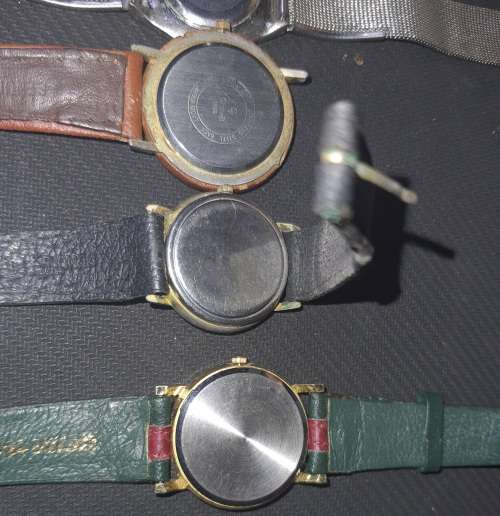 A VINTAGE COLLECTION OF QUARTZ WATCHES SOLD AS IS NOT TESTED